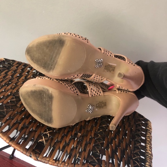 Vera Wang Heels - Picture 6 of 8